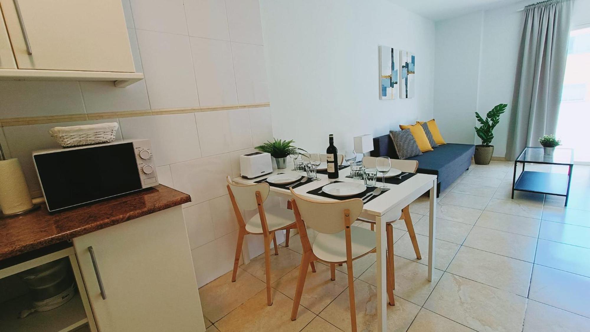 I Apartment *