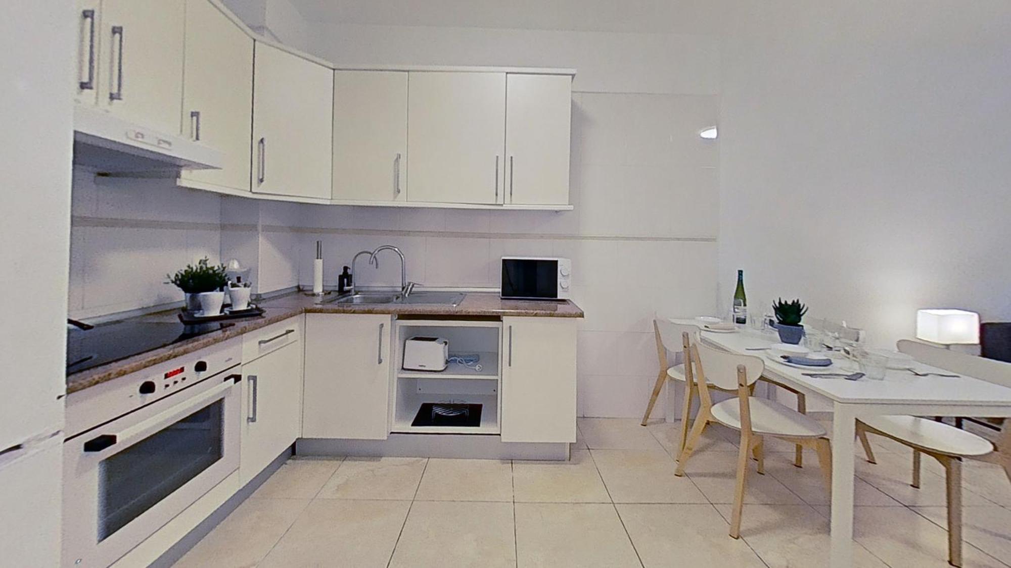I Apartment *